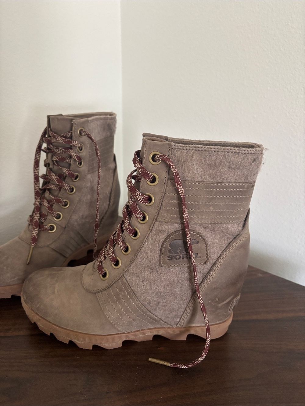 Sorel Women's Taupe Lace-Up Ankle Boots with Contrasting Laces
